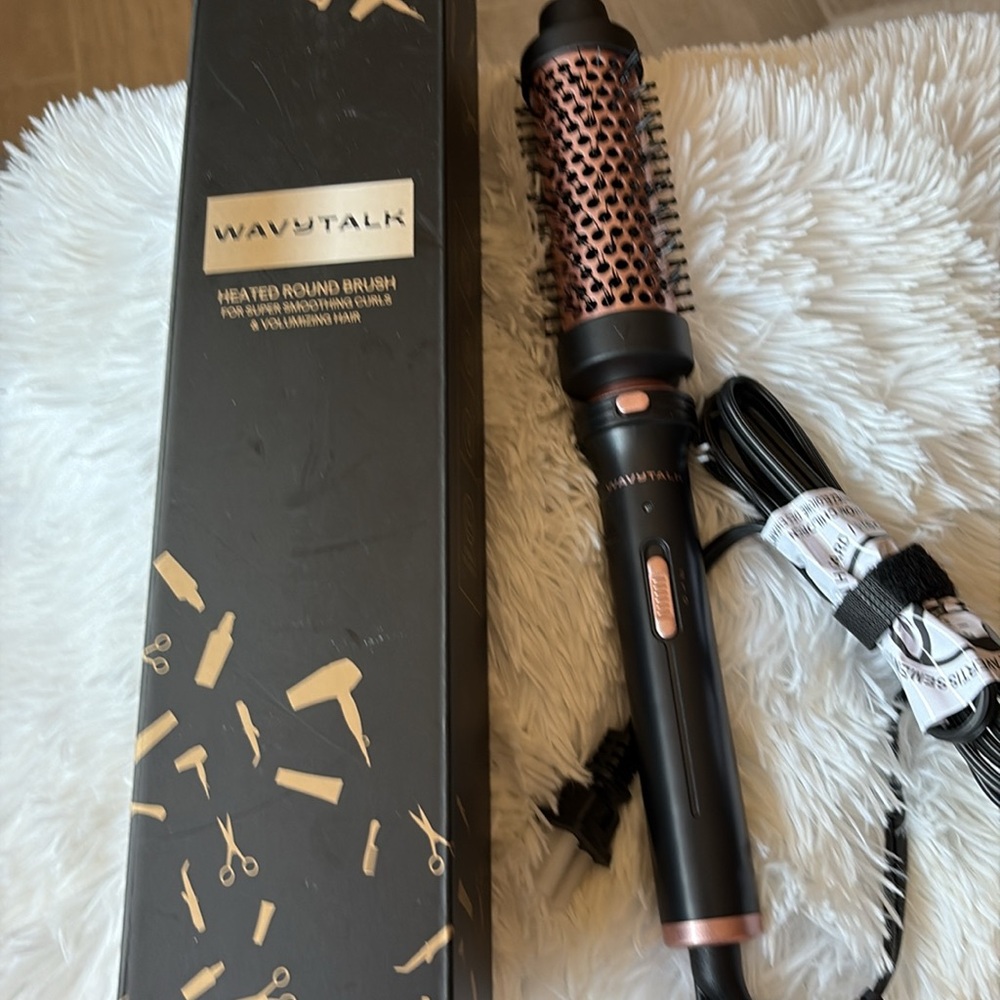 Wavytalk heated round brush. New